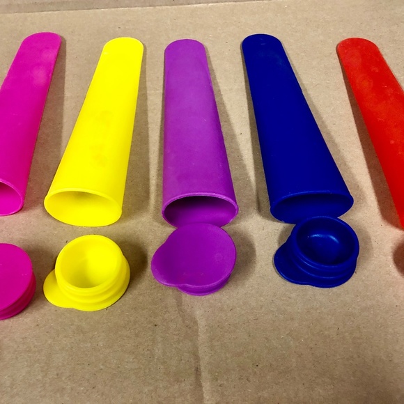 Set of 5 Silicone Ice Pop Molds, freezer pops, kid friendly, resealable lids - Picture 3 of 5